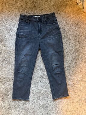 Madewell CURVY Black High-Rise distressed jeans
